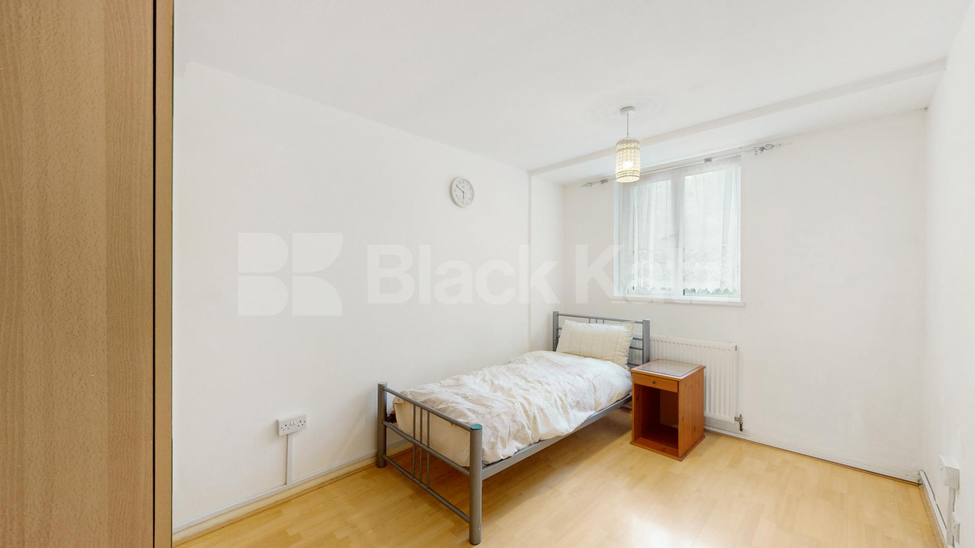 Stylish 2 Bed Split-Level Garden Flat in Prime W10 Location Dowland Street, Queens Park